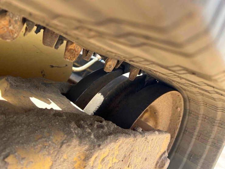2021-caterpillar-279d3-image-15