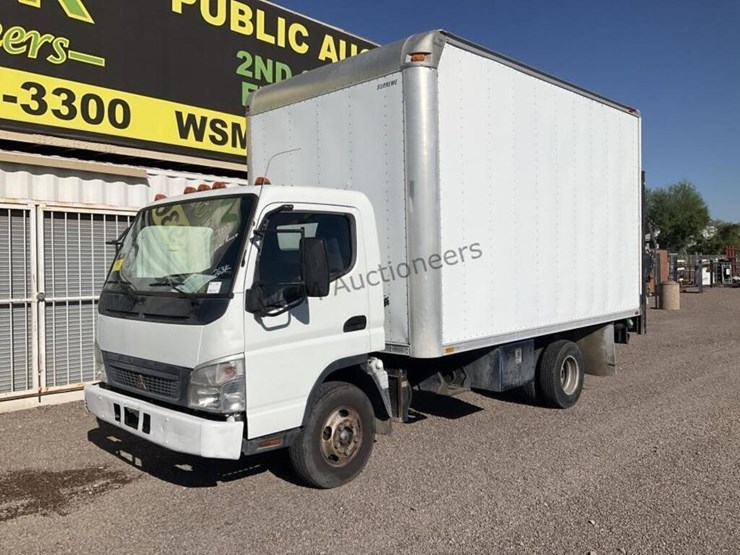 2007-mitsubishi-fuso-box-truck-image-2