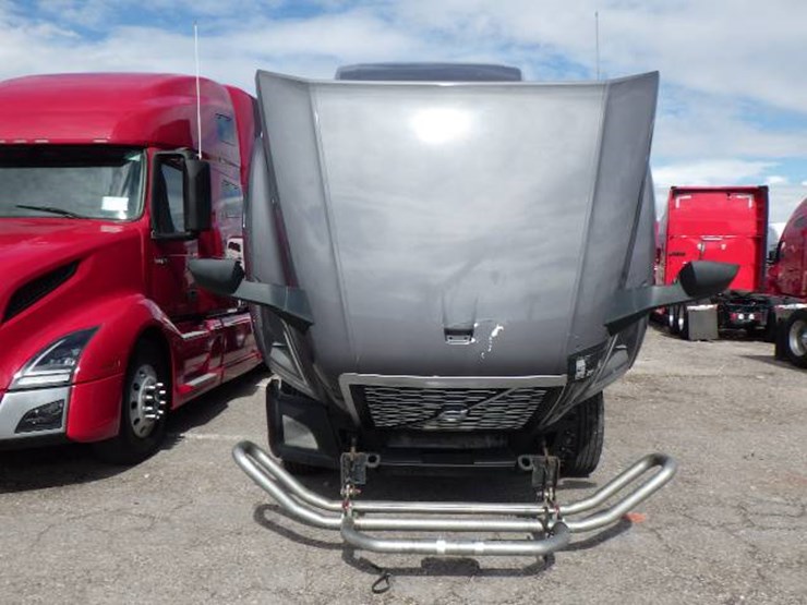 2024-volvo-vnl-760-image-16