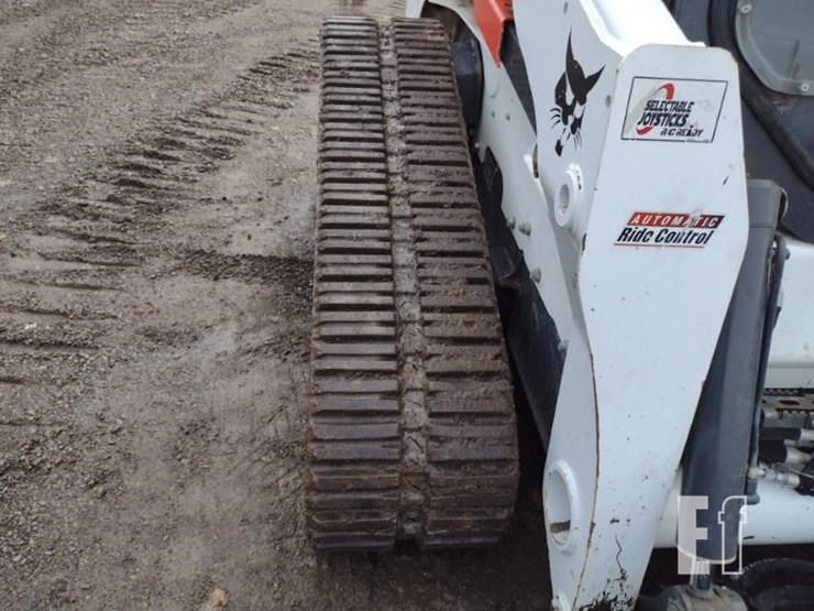 2021-bobcat-t870-image-35