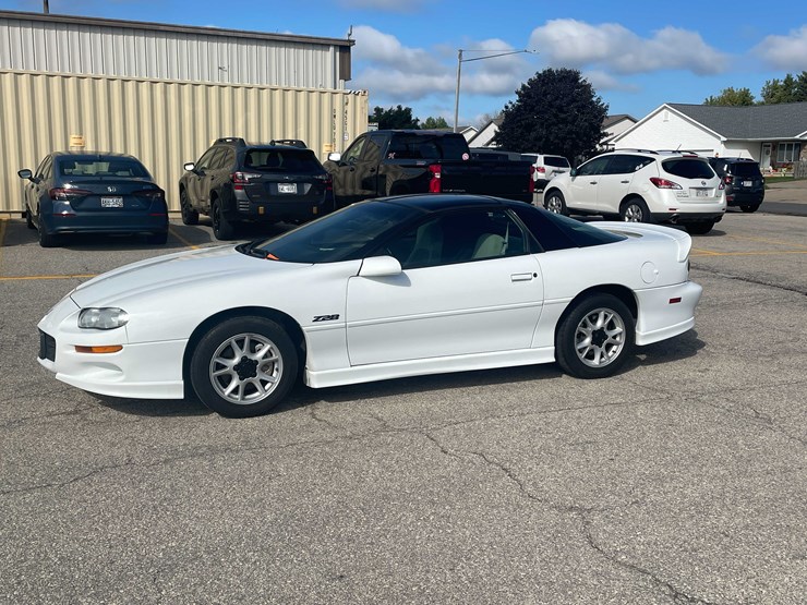#6877-•-2000-chevy-camaro-z28-(has-wi-title)-(neenah,-wi)-image-2