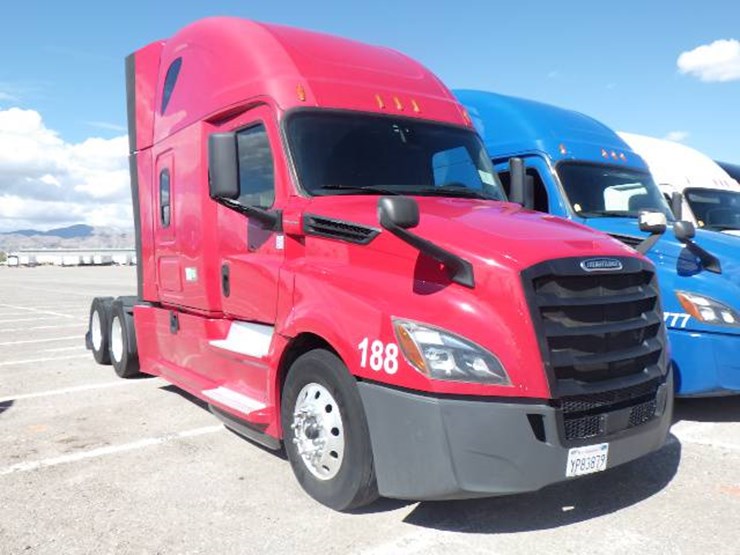 2020-freightliner-cascadia-126-image-2