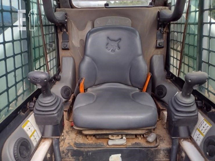 2007-bobcat-t300-image-12