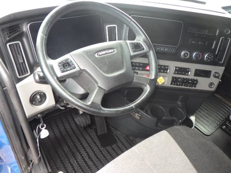 2024-freightliner-cascadia-126-image-11
