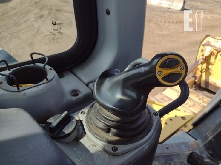 2004-komatsu-d65ex-15-image-9