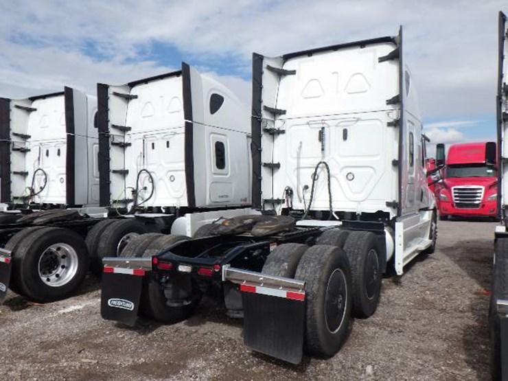 2024-freightliner-cascadia-126-image-7