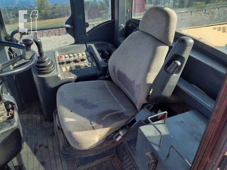 2003-deere-444h-image-13