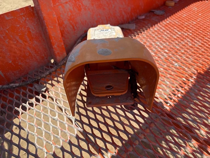2005-jlg-660sj-image-25