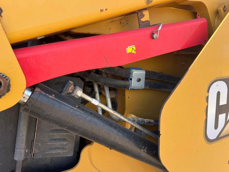 2019-caterpillar-289d3-image-12