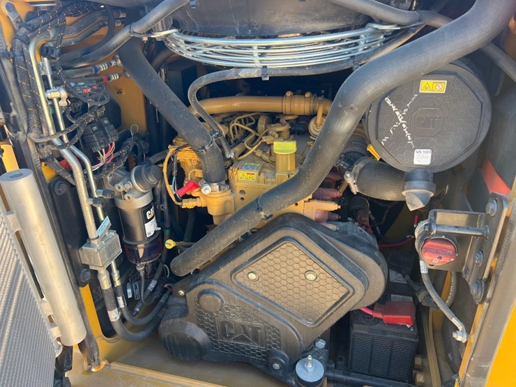 2024-caterpillar-255-skid-steer-image-17