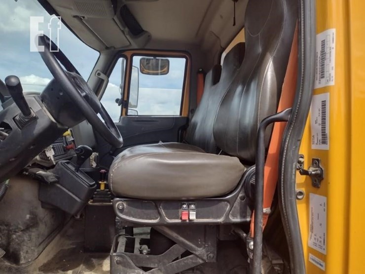 2018-international-durastar-4300-image-15