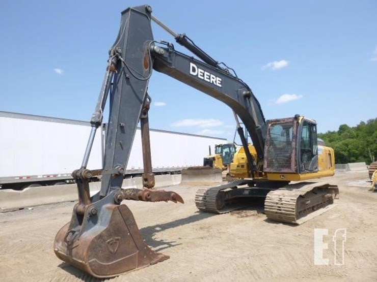 2017-deere-210g-lc-image-47