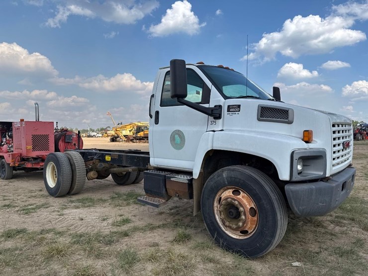 2005-gmc-c8500-chassis-truck-image-4