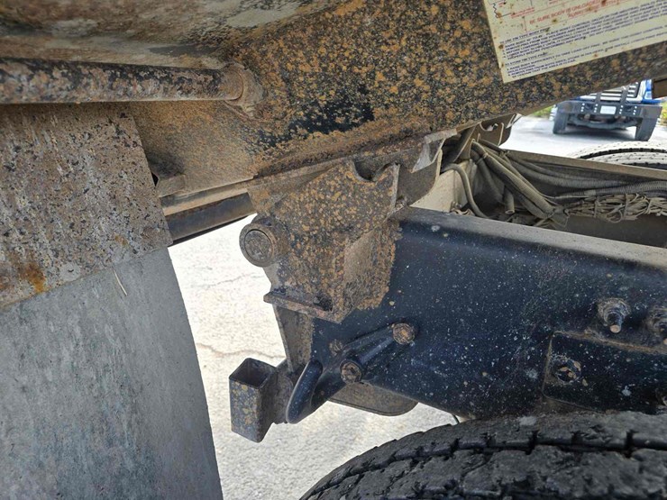 2014-mack-tri-axle-dump-truck-image-9