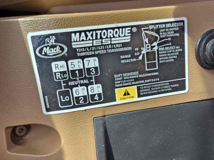 2014-mack-tri-axle-dump-truck-image-15