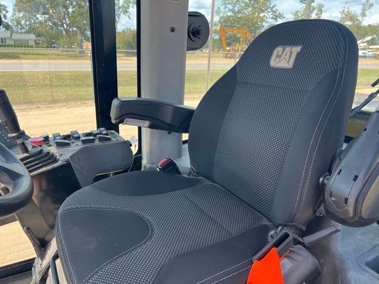 2019-caterpillar-cs44b-image-19