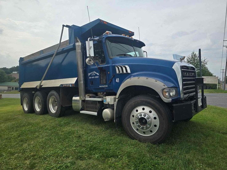 2014-mack-tri-axle-dump-truck-image-2
