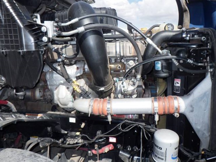 2020-freightliner-cascadia-126-image-19