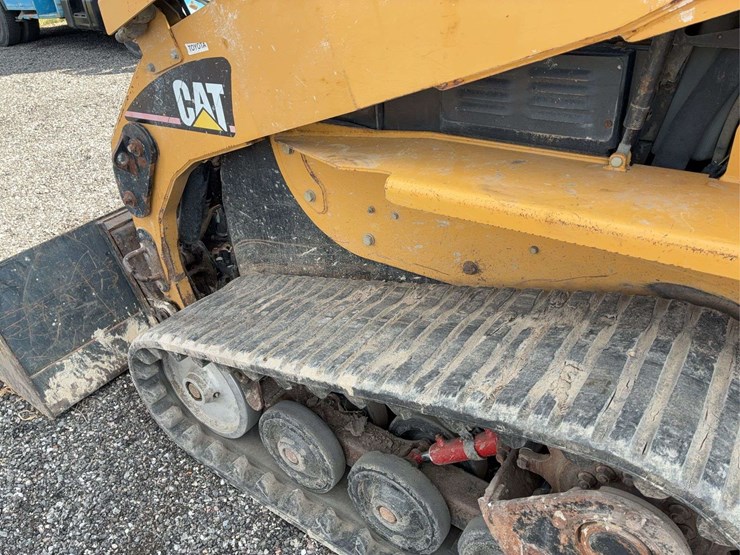 2005-caterpillar-257b-image-13