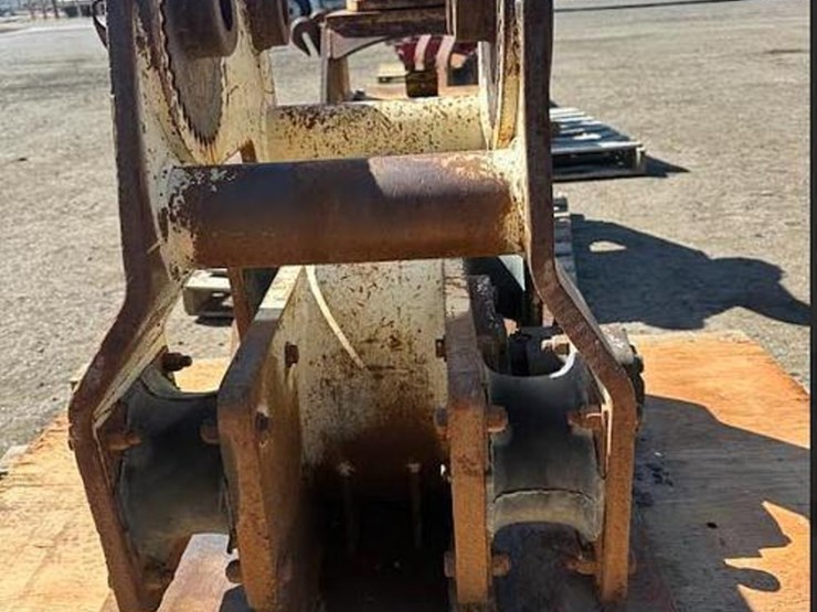 hydraulic-vibratory-plate-compactor-for-standard-backhoe-image-4