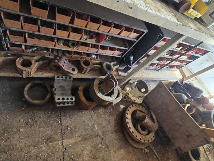 tool-house-with-contents-image-16