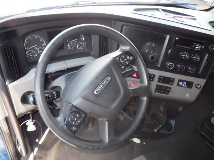 freightliner-cascadia-126-image-8