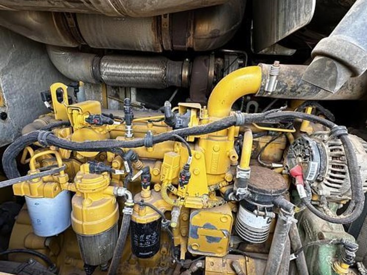 2014-deere-624k-image-18