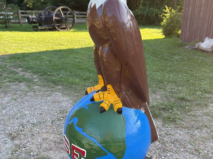 case-eagle-statue-image-14