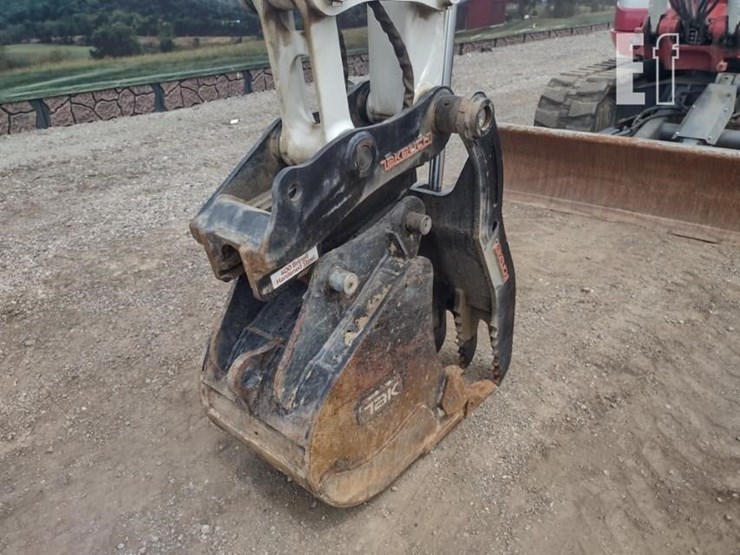 2022-takeuchi-tb290-image-16