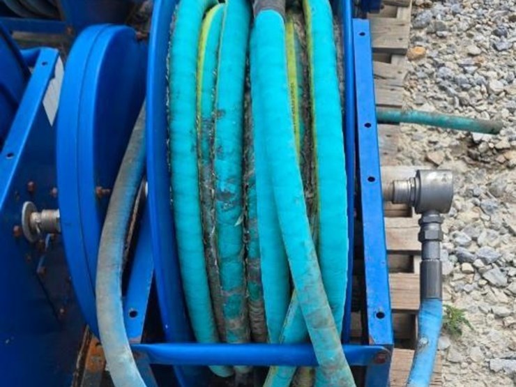 3/4"-hydraulic-hose-on-reel-image-1
