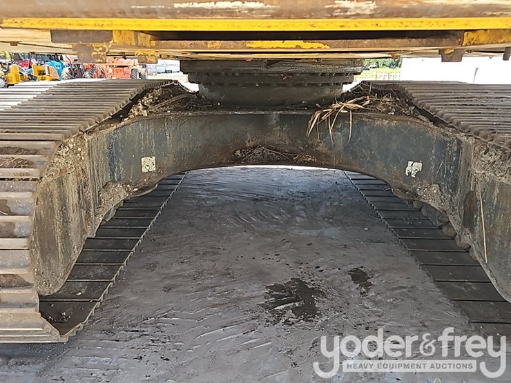 2015-komatsu-pc210-lc-10-image-28