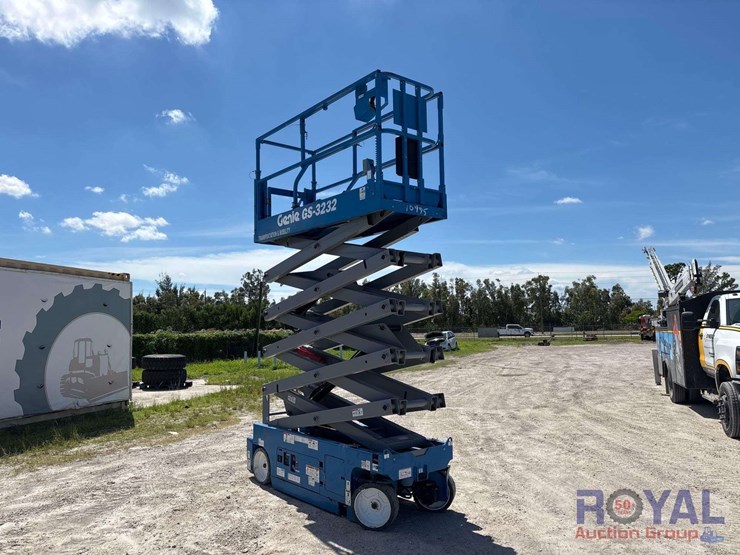 2019-genie-gs-3232-32ft-electric-scissor-lift-image-2