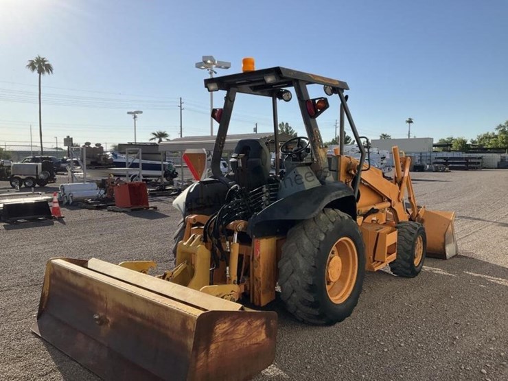 case-570xlt-skip-loader-image-5