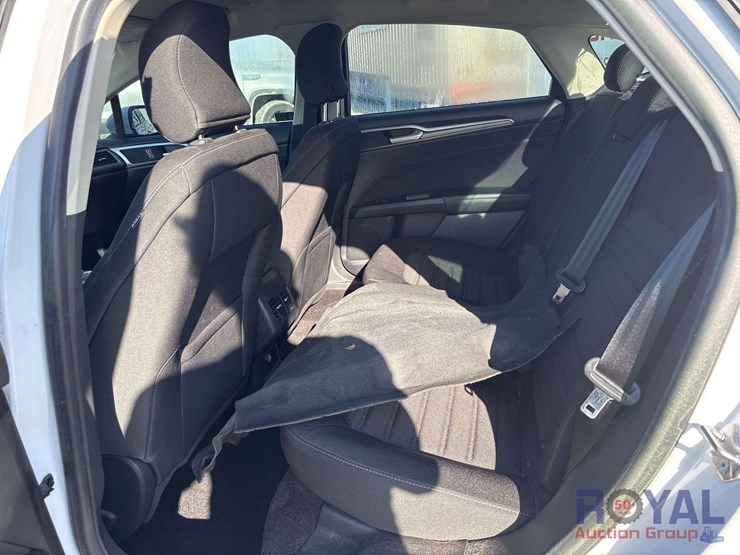 2018-ford-fusion-hybrid-sedan-image-18