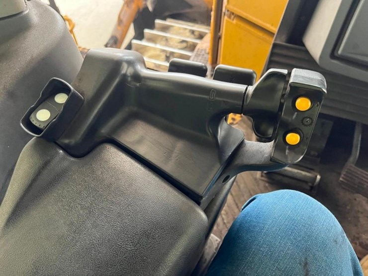 2017-caterpillar-d11t-image-36