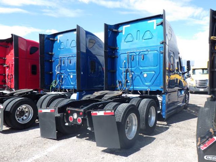 freightliner-cascadia-126-image-4
