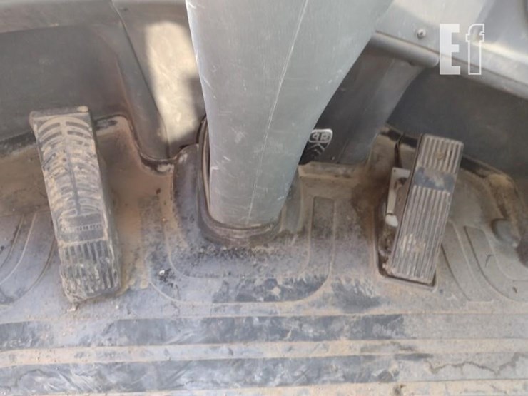 2015-deere-324k-image-7
