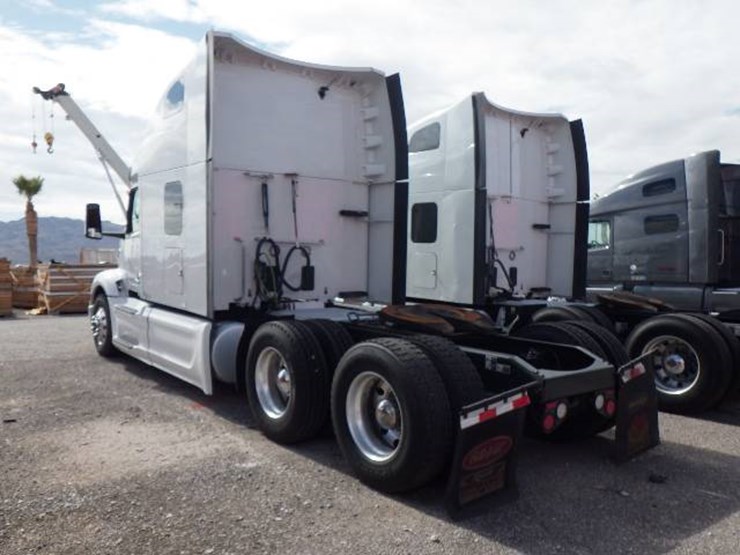 2023-peterbilt-579-image-7