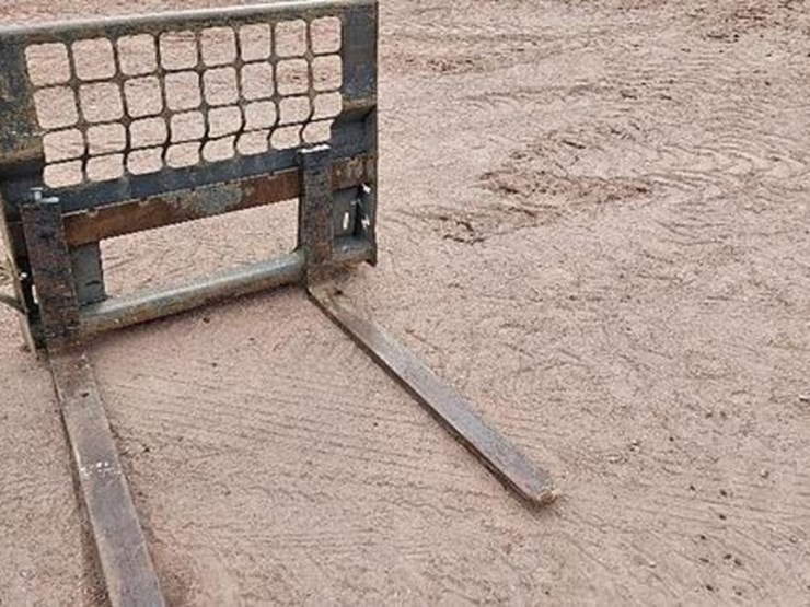 48"-skid-steer-fork-image-2