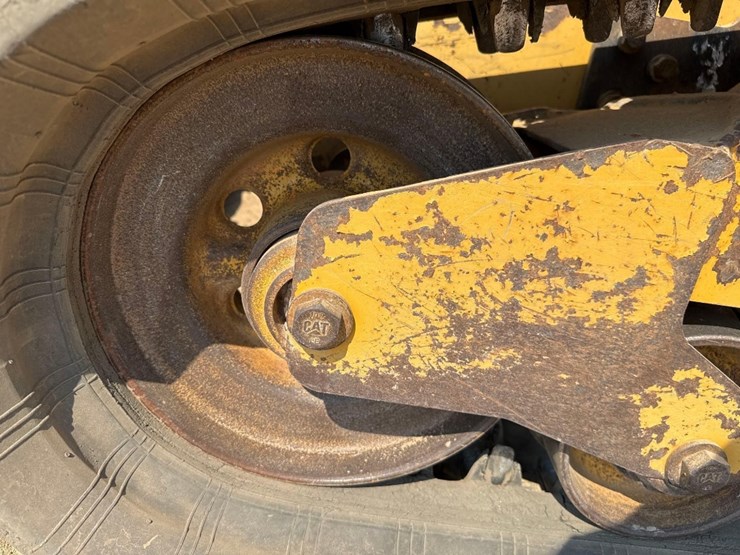 2020-caterpillar-259d3-image-13