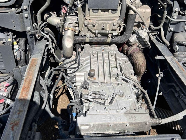2015-mitsubishi-fe180-cab-and-chassis-image-13