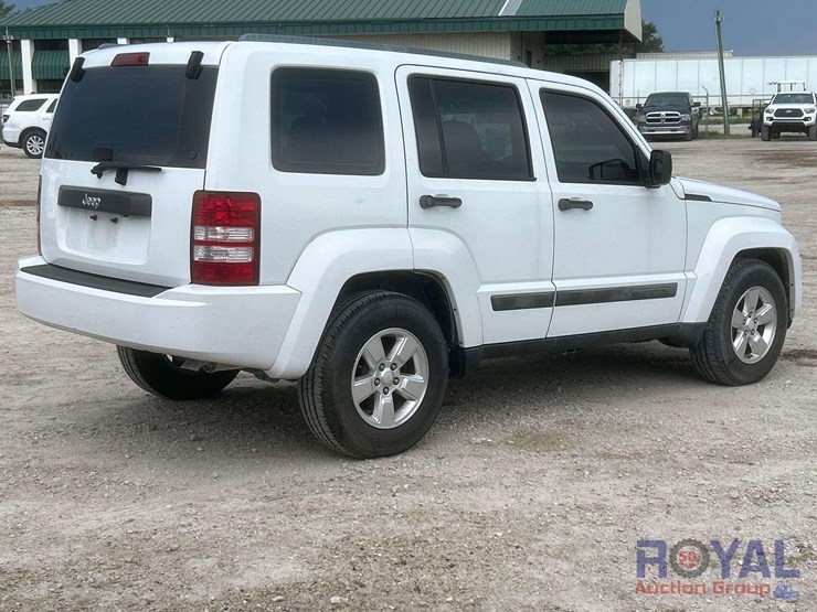 2012-jeep-liberty-image-3