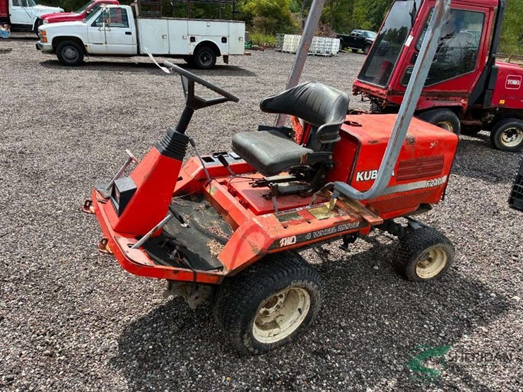 2001-kubota-f2100-image-1