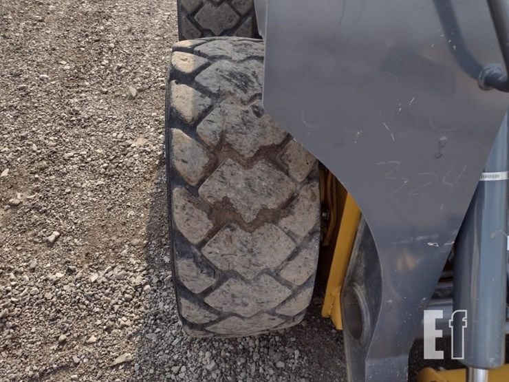 2020-deere-324g-image-22
