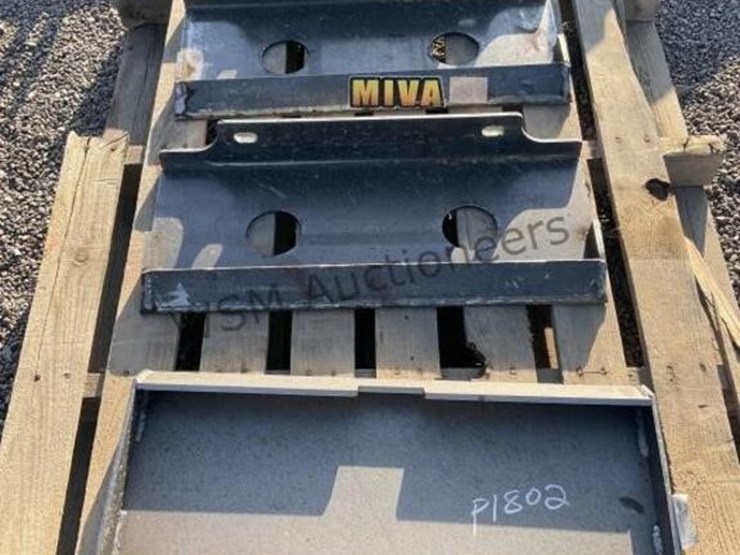 (3)-stand-up-skid-steer-mounting-plates-image-4