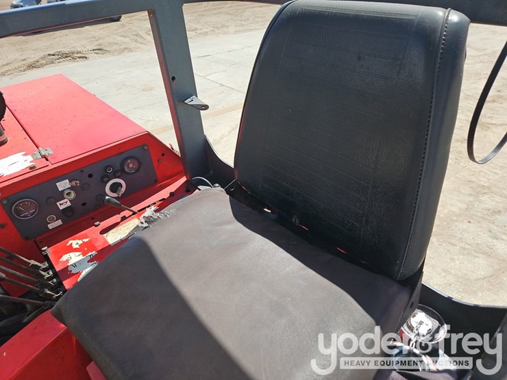 2004-moffett-m5500-image-24