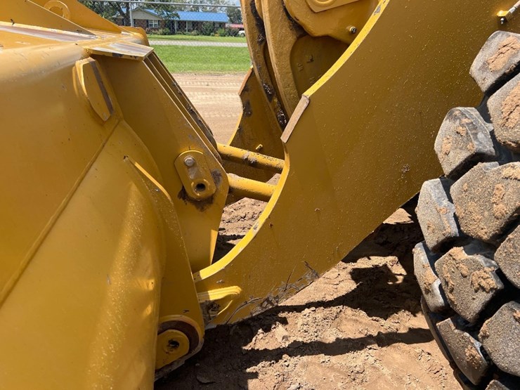 2022-caterpillar-980-image-10