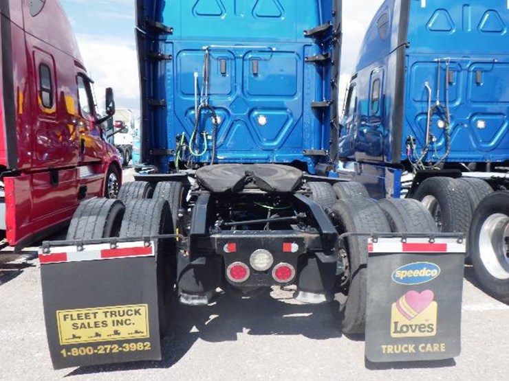 2021-freightliner-cascadia-126-image-5