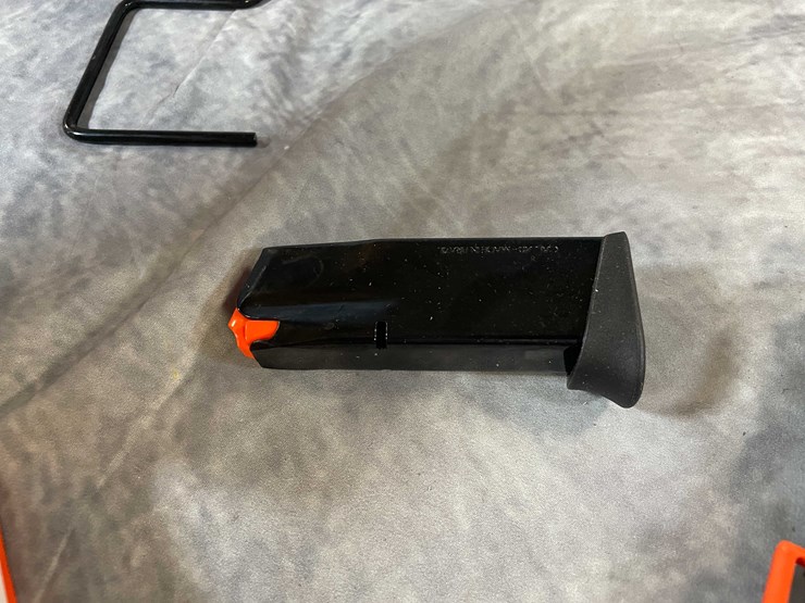 #4778-•-taurus-g2c-compact-40-s&w-pistol,-sn:-agc106105-image-25