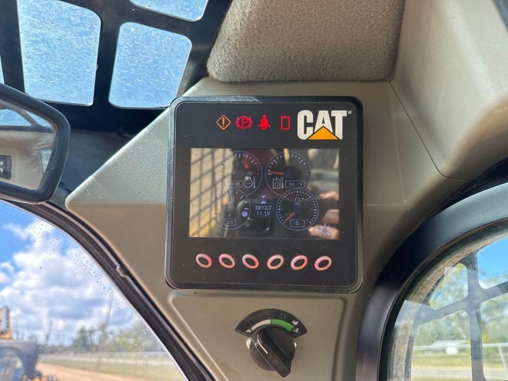 2014-caterpillar-299d-image-27